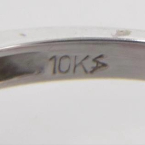 10K Gold and Sapphire Ring - Picture 6 of 6